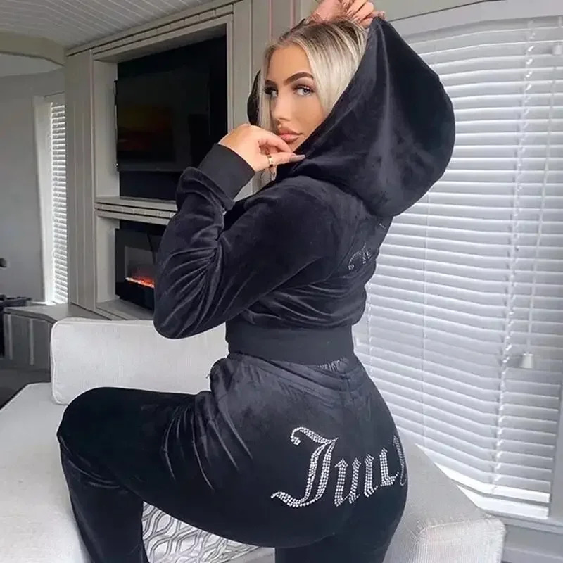 Winter Clothing Anime - Damski welurowy dres Juicy Couture na