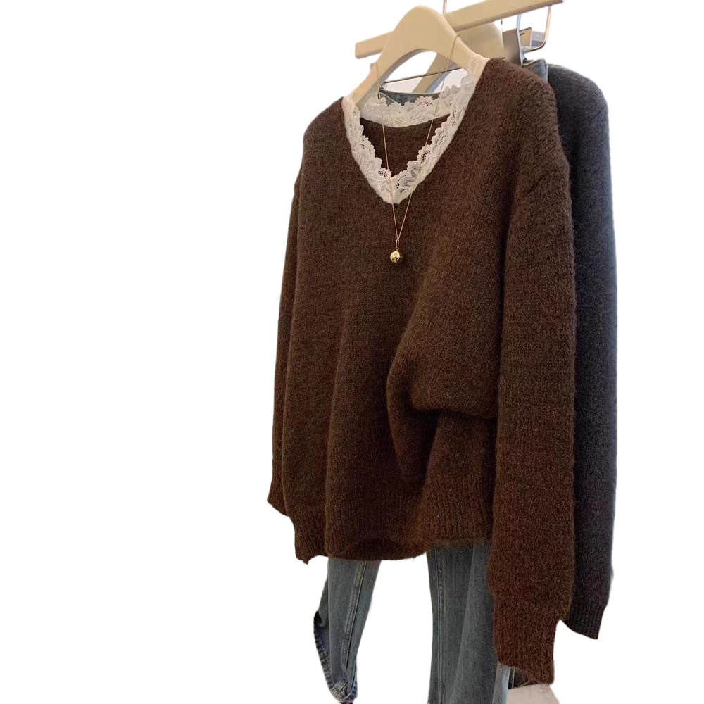 Winter Clothing Colors 2026 - Sweter z koronką w kontrastowych kolorach,
