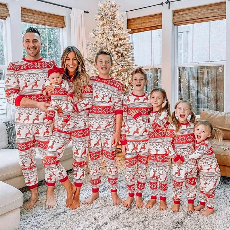 Winter Clothing Looks - Świąteczne piżamy z nadrukiem na całej