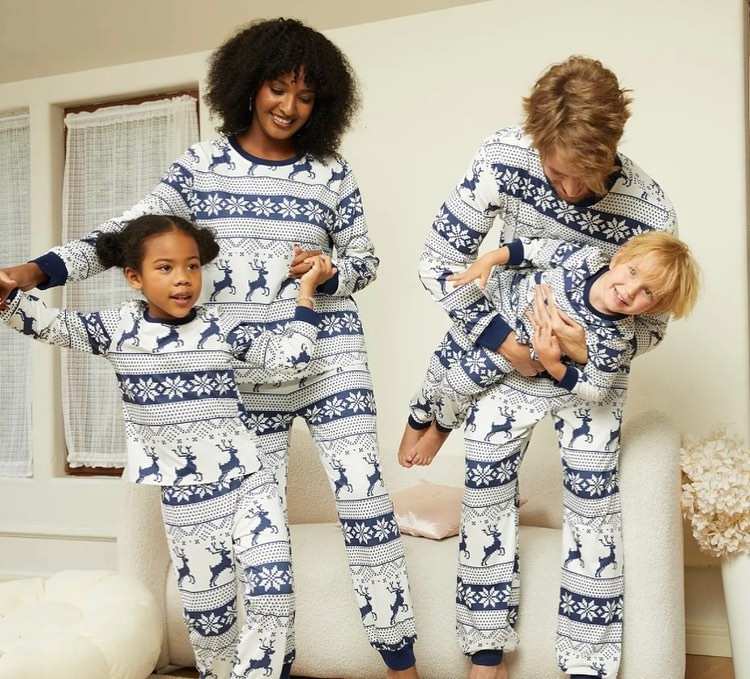 Świąteczne rodzinne piżamy z n – Winter Clothing Looks recenzja i cena