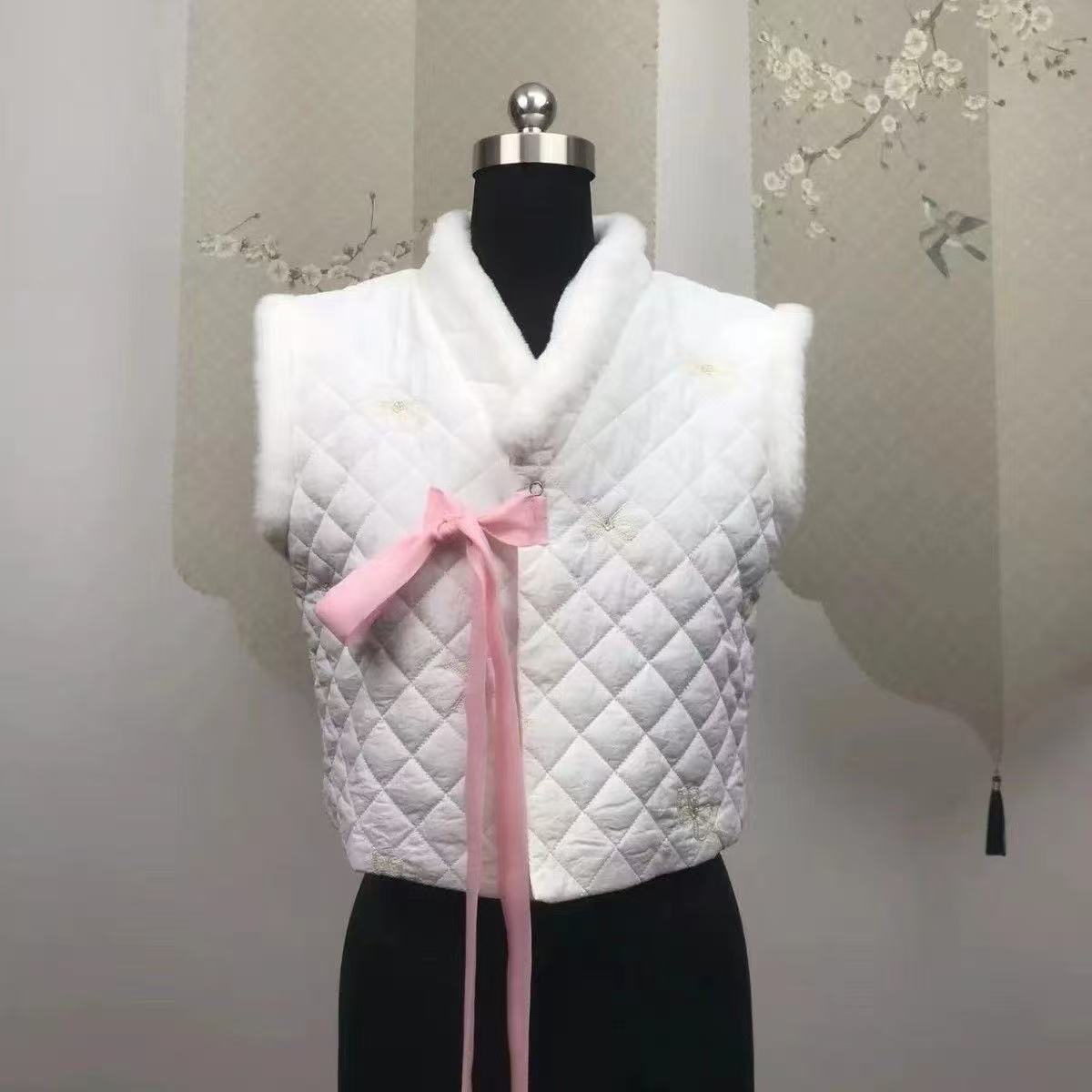 Zimowa kamizelka Hanbok damska – Winter Clothing Looks recenzja i cena